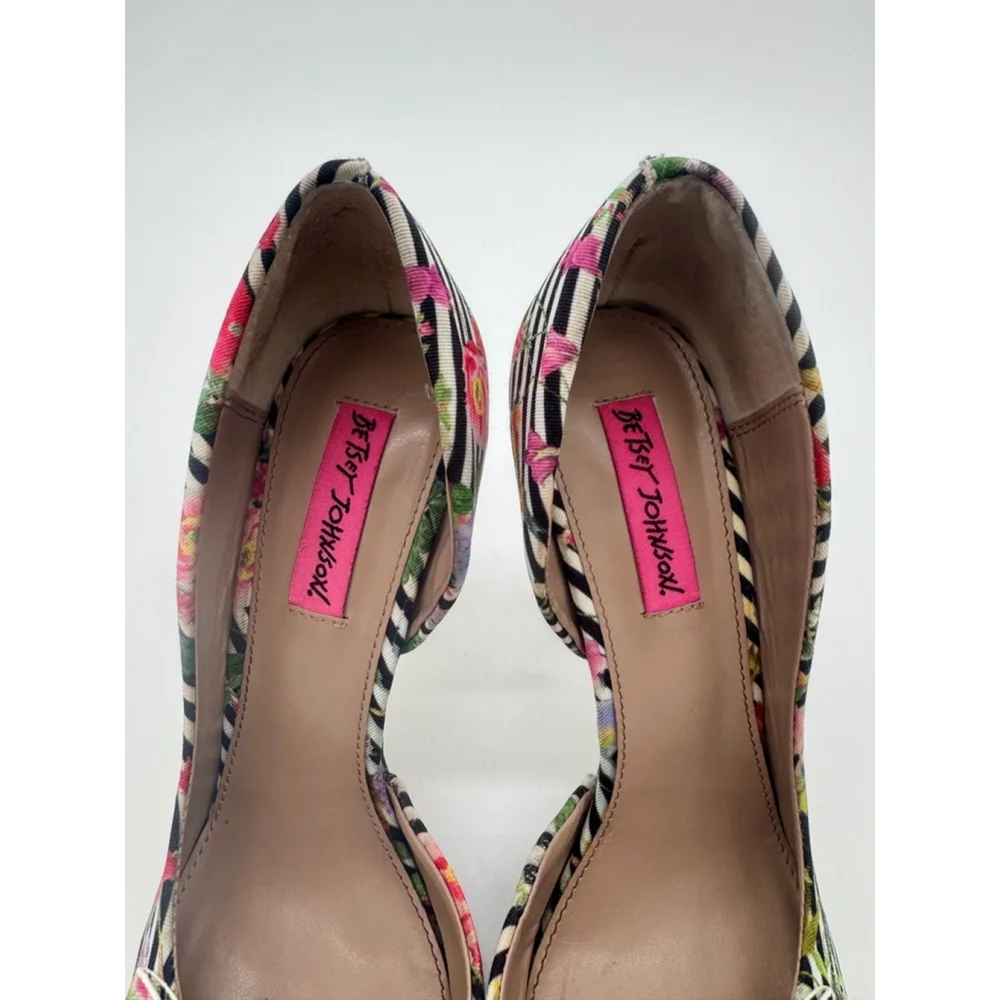 Women's Betsey Johnson Heels Size 8.5 Size Floral Black White Stripes - Picture 3 of 11
